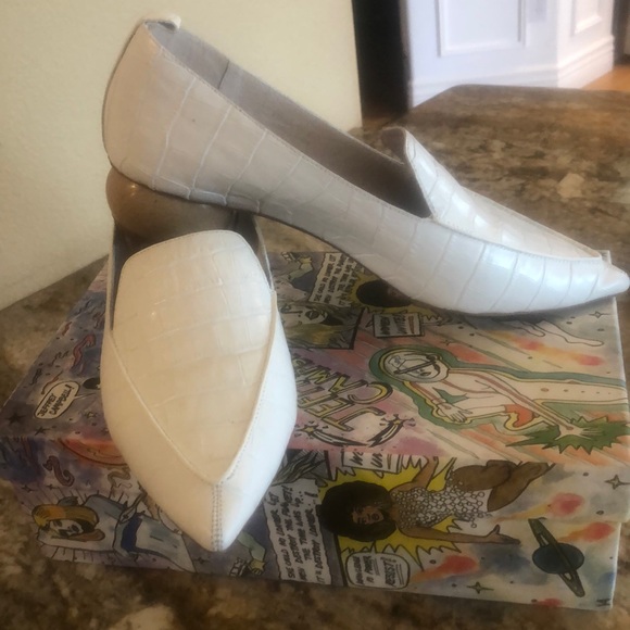 Jeffrey Campbell Shoes - Jeffrey Campbell Viona white croc leather pointed-toe flats 9.5m like NEW
